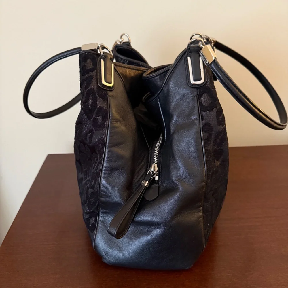 Coach triple compartment black animal print bag - Picture 2 of 7